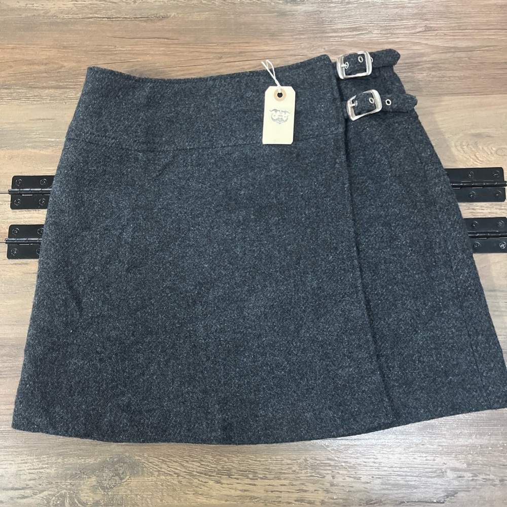 American Eagle Outfitters gray wool wrap skirt with buckles Size 6 NWT
